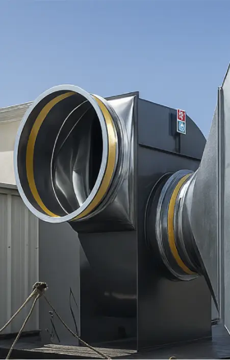 Transición de ductería industrial fabricada por MCAT para sistemas de ventilación y control de aire.